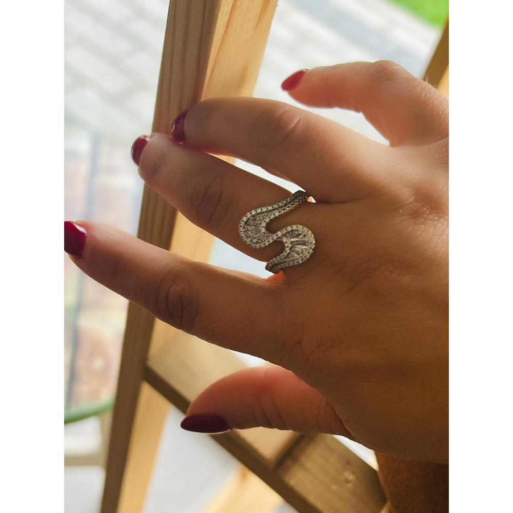 AYARLANABİLİR GÜMÜŞ BAGET TAŞLI GOLD RENK KIVRIM YÜZÜK ACR0113