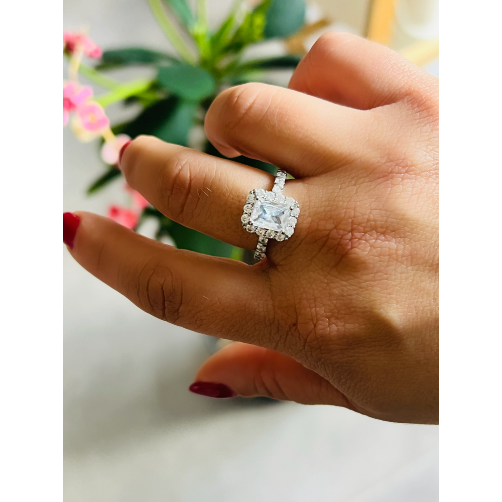 AYARLANABİLİR GÜMÜŞ RENK BAGET TAŞLI YÜZÜK ACR0138