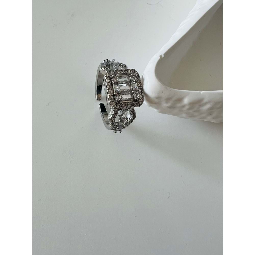 ÇELİK AYARLANABİLİR GÜMÜŞ RENK BAGET TAŞLI YÜZÜK ACR0139