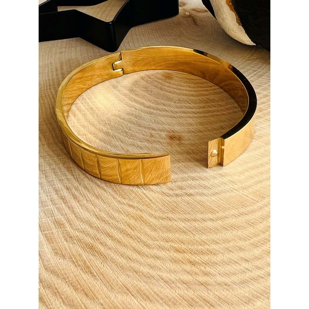 GOLD RENK KARE DESEN ÇELİK KELEPÇE ACR0219