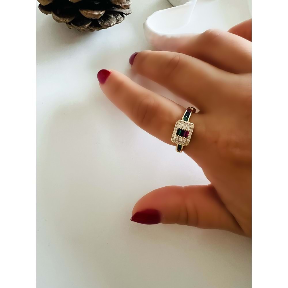 AYARLANABİLİR RENKLİ BAGET TAŞLI YÜZÜK GOLD RENK ACR1808
