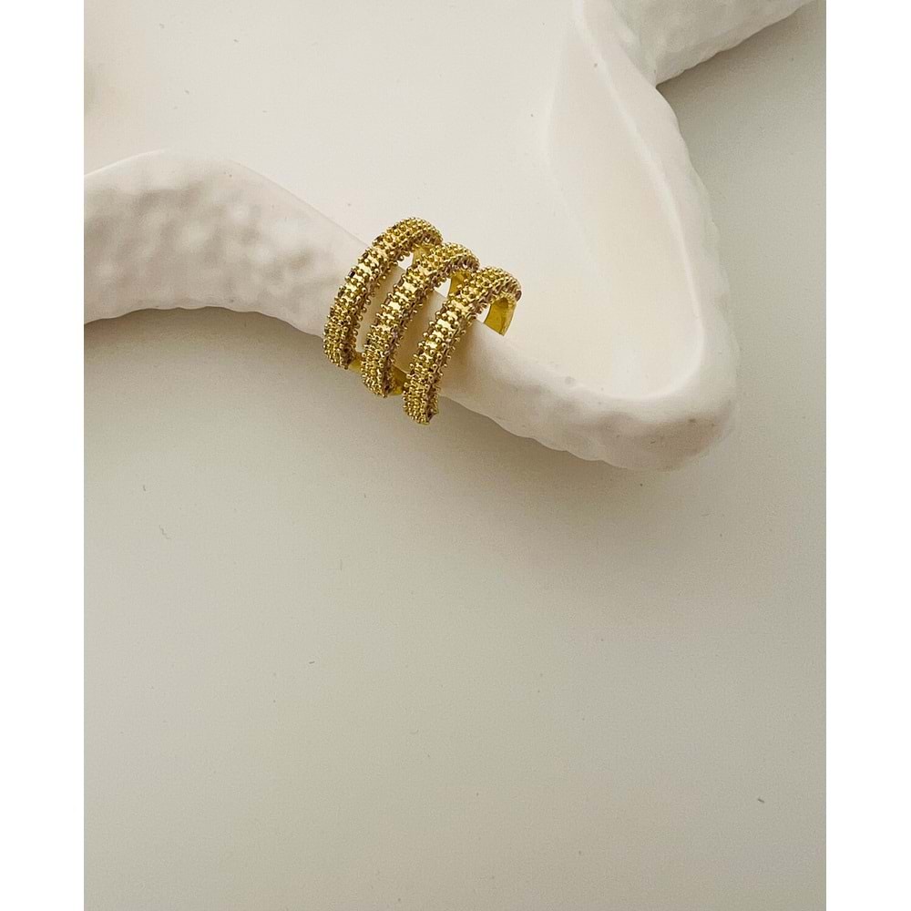 ÜÇLÜ GÖRÜNÜMLÜ, KISTIRMALI KIKIRDAK KÜPE GOLD ACR2534