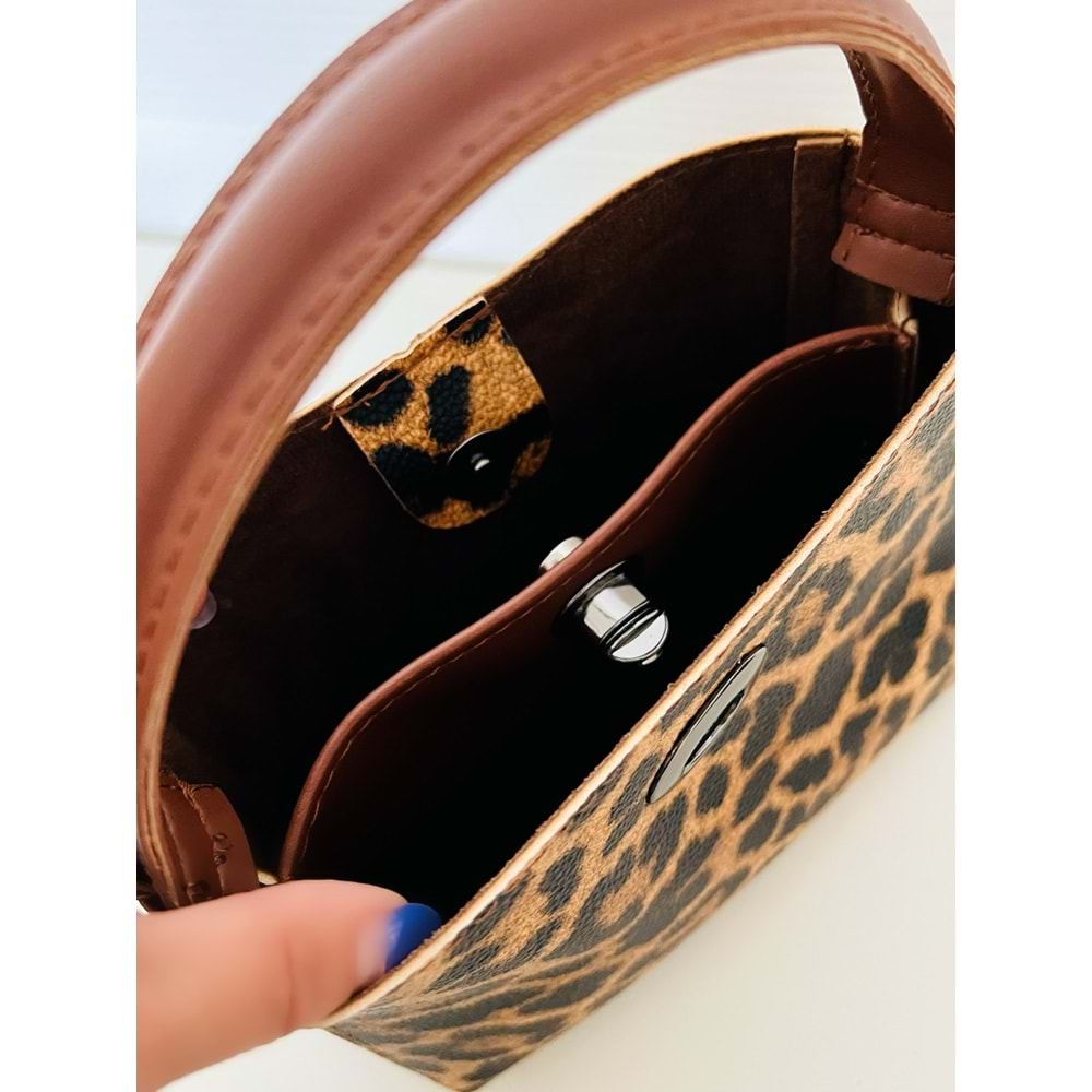 LEOPAR DESENLİ, İKİ AYRI BÖLMELİ MİNİ EL VE OMUZ ÇANTASI ACR4635