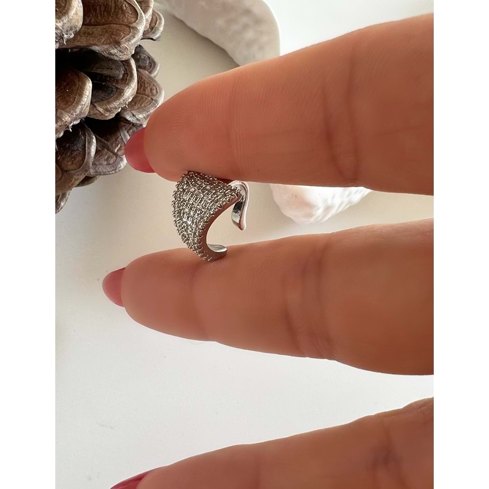 TAŞLI ÜÇGEN KIKIRDAK (EARCUFF) KÜPE-GÜMÜŞ RENK ACR7969