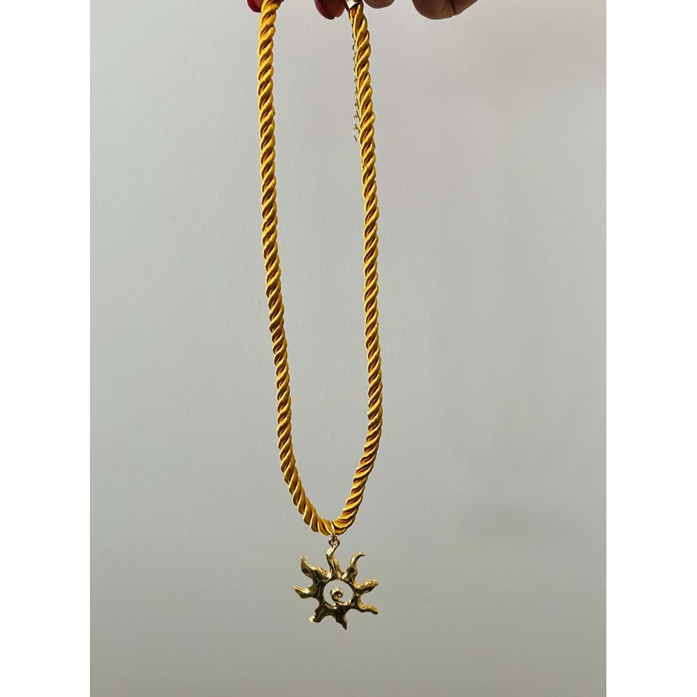 SARI İPLİ GÜNEŞ KOLYE ACR8255