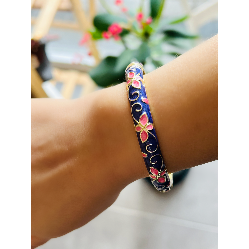 ÖZEL SERİ LACİVERT MİNELİ, ÇİÇEK DESENLİ KELEPÇE ACR8700