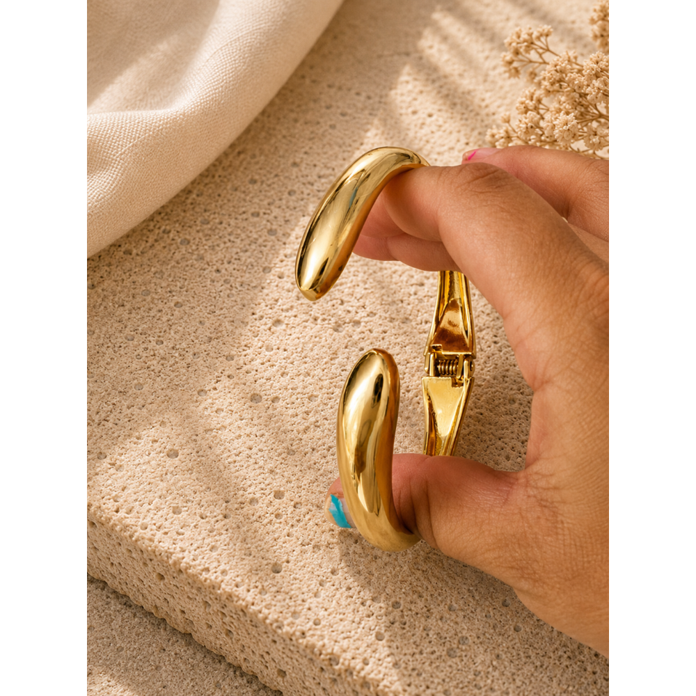 GOLD RENK ASİMETRİK DAMLA MODEL KELEPÇE ACR9796