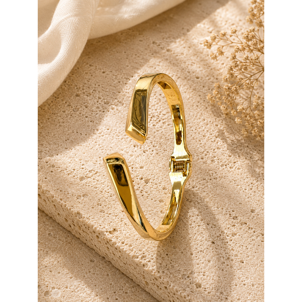 KENARLARI KIVRIMLI, GOLD RENK ASİMETRİK, SPİRAL KELEPÇE ACR9801-2