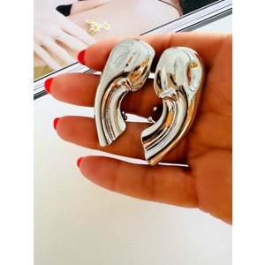 ÖZEL SERİ MARKA MODEL KULAĞA GEÇMELİ KISTIRMALI KÜPE GÜMÜŞ RENK ACR0047