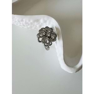 AYARLANABİLİR GÜMÜŞ RENK DÖNEBİLEN 4 KALPLİ TAŞLI YONCA ÇELİK YÜZÜK ACR0127