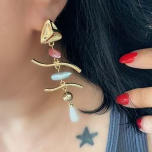 ÖZEL SERİ MARKA MODEL RENKLİ TAŞLI, İNCİLİ BONE KÜPE ACR7304