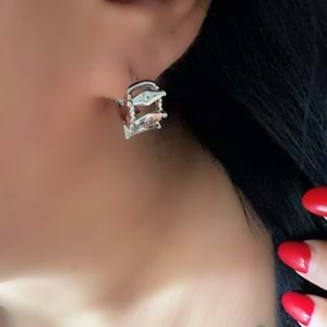 XUPING TAŞLI, GÖZ DETAYLI MİNİMAL HALKA KÜPE-GÜMÜŞ RENK ACR7842