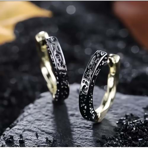 ERKEK GOLD+SİYAH RENKLİ, DESENLİ ÇELİK HALKA KÜPE ACR5502