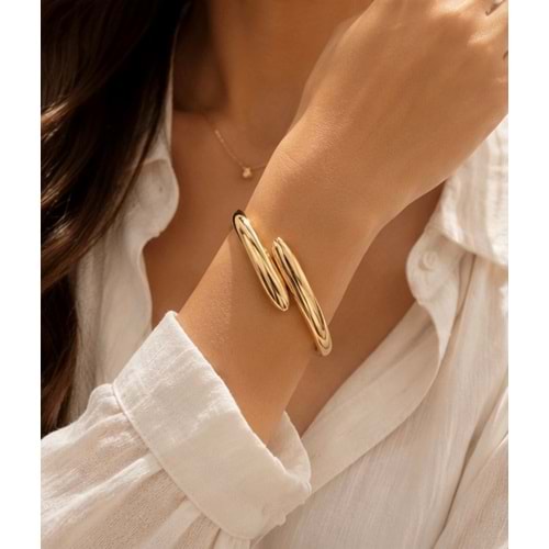 GOLD RENK ASİMETRİK DAMLA MODEL KELEPÇE ACR9796