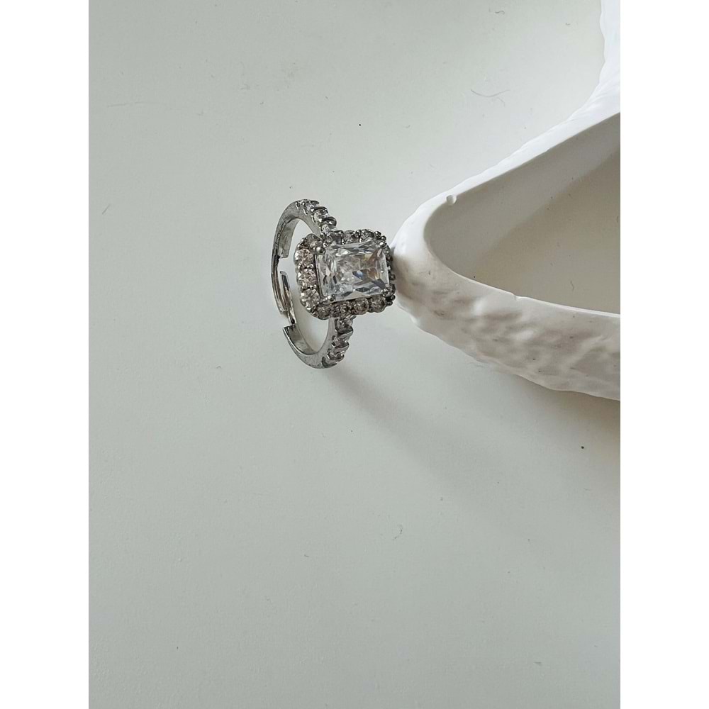 AYARLANABİLİR GÜMÜŞ RENK BAGET TAŞLI YÜZÜK ACR0138