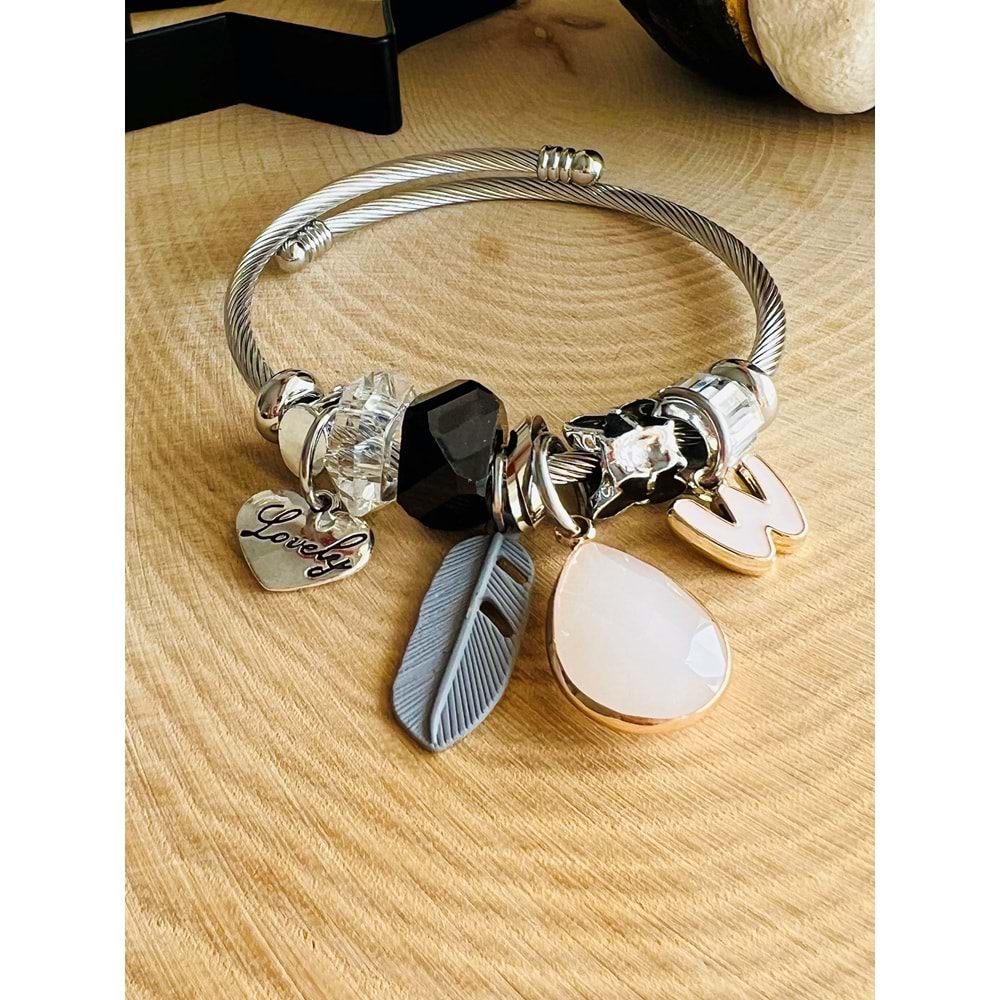 GÜMÜŞ RENK TÜY DETAYLI CHARM BİLEKLİK ACR0226