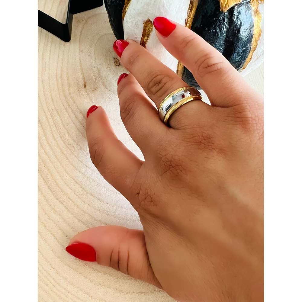 Gold-Gümüş Renk Şerit Detaylı Çelik Alyans 8 No ACR2919