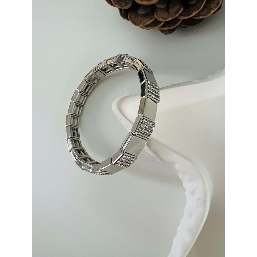 GÜMÜŞ RENK KARE TAŞLI LASTİKLİ BİLEKLİK ACR8613