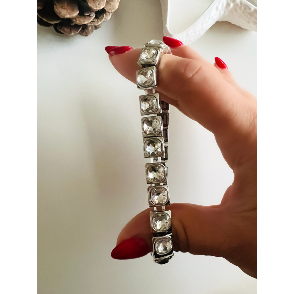 GÜMÜŞ RENK KARE KRİSTAL TAŞLI, LASTİKLİ BİLEKLİK ACR8628